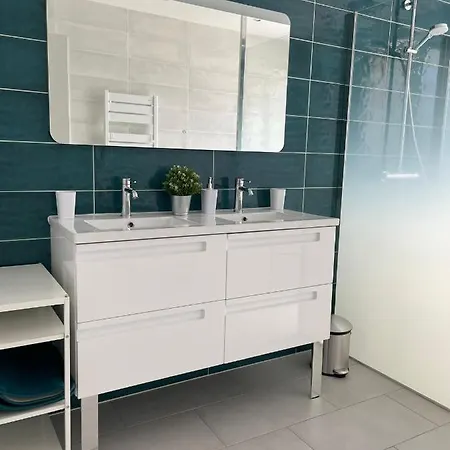 דירה Magnifique Climatise De 87m², A 100m De La אנטיב